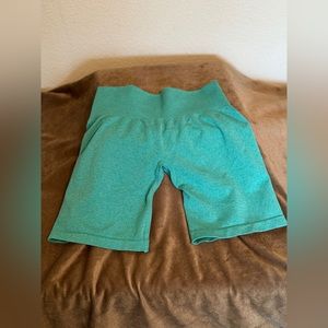 NVGTN WORKOUT SHORTS SIZE M